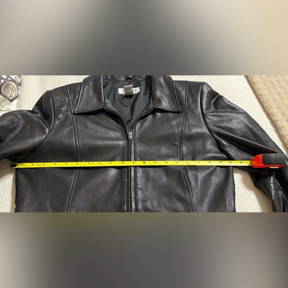 Alfani ladies Black leather Jacket. Full front zip Size Large - Picture 4 of 5